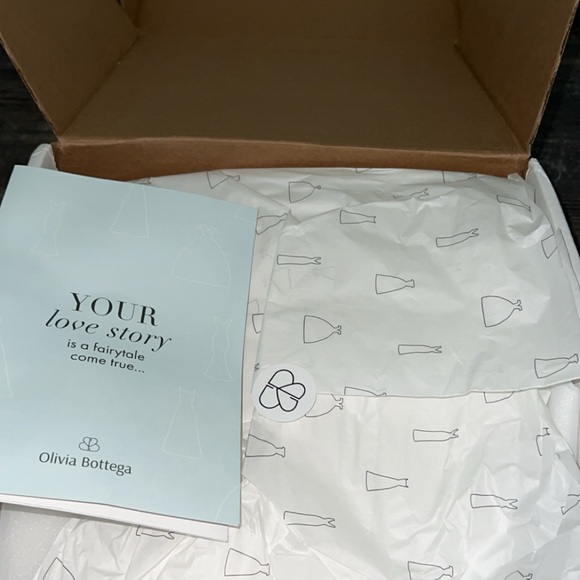 Light ivory / OB 8/US 4 size. New with box. - Picture 5 of 6